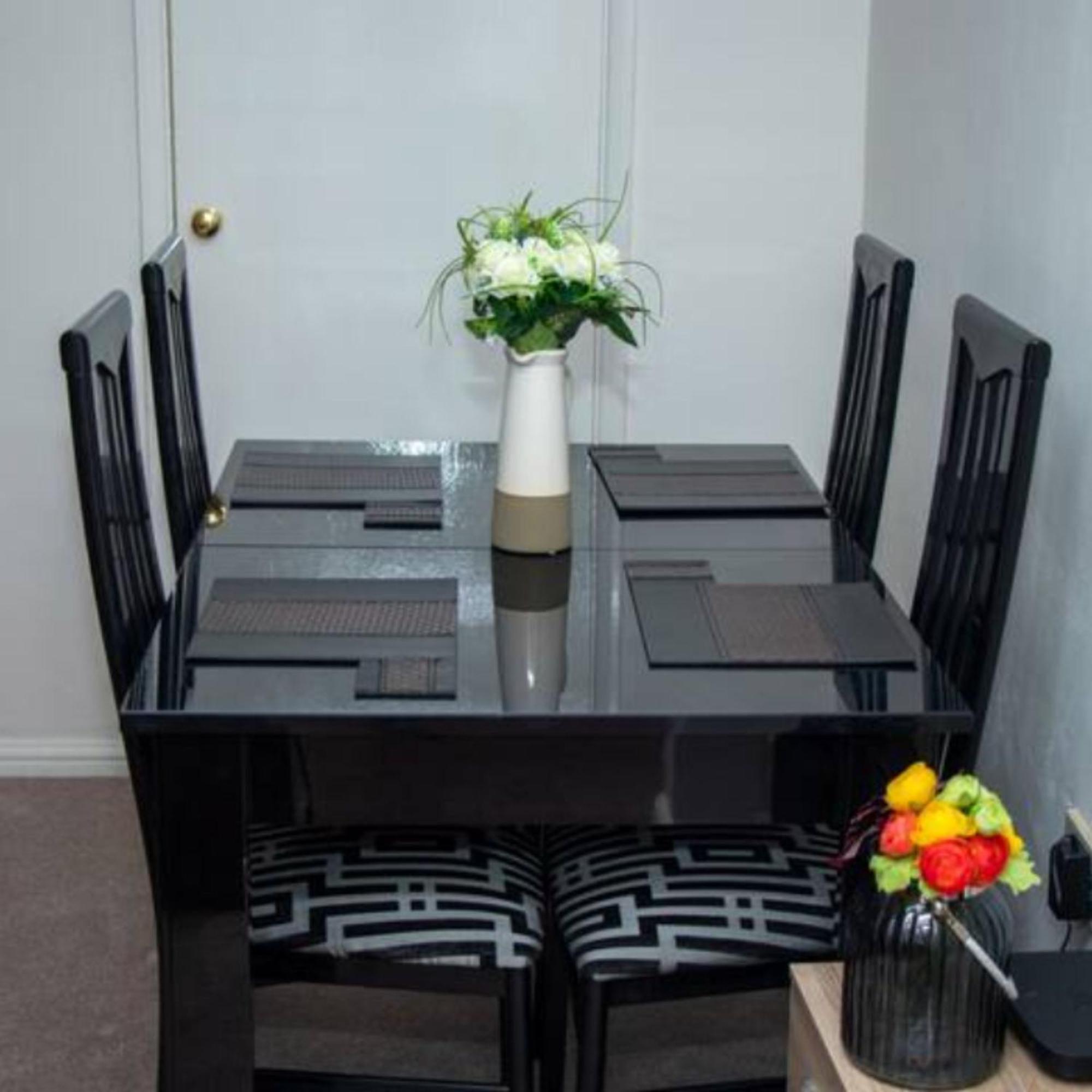 2-Bed Sleeps 4 Comfy For Contractors With Free Parking In Crawley Near Gatwick Manor Royal Refurbished Apartment Exterior foto